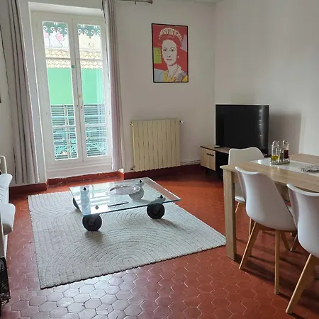 160m Bright Flat In Appartement Nîmes