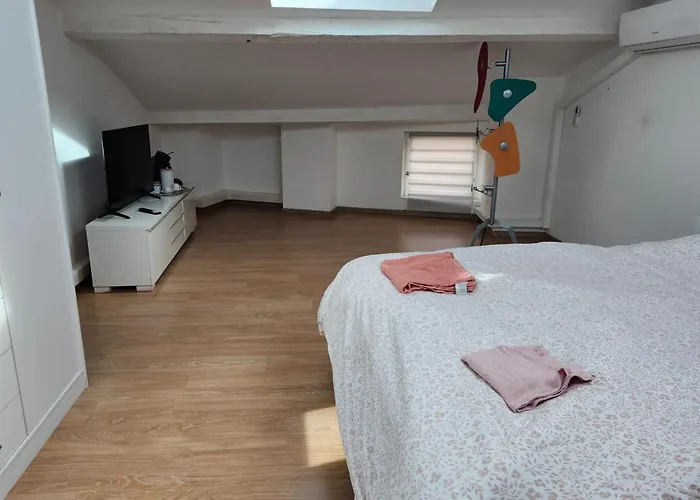 160m Bright Flat In * Nîmes