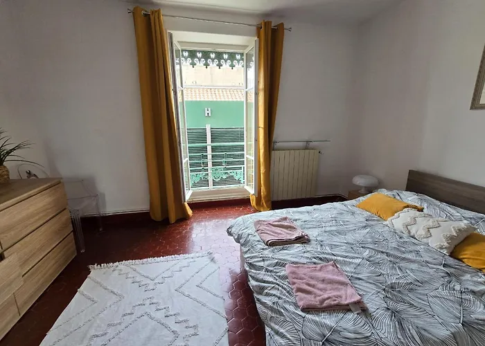 Apartment 160m Bright Flat In Nîmes