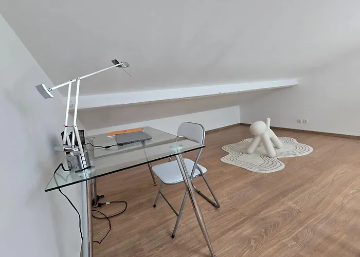 160m Bright Flat In *