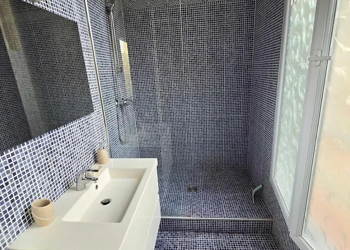 160m Bright Flat In Apartment